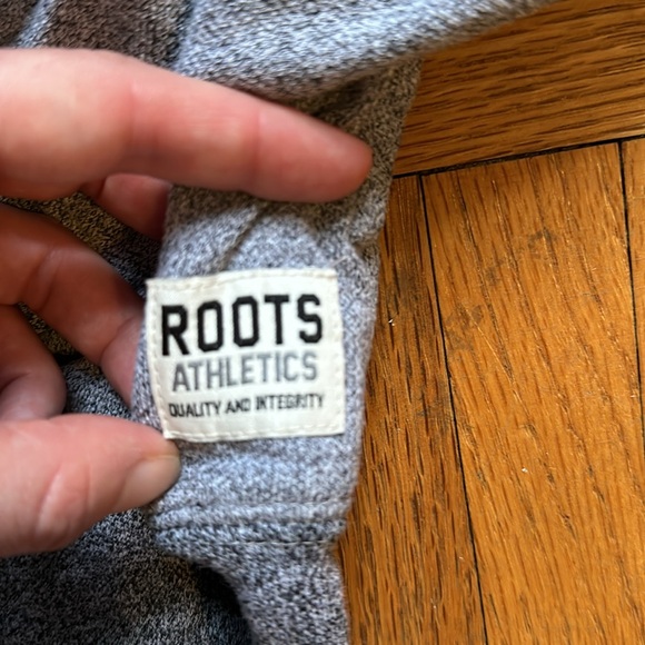Women’s Gray Roots hoodie size Small - Picture 3 of 3